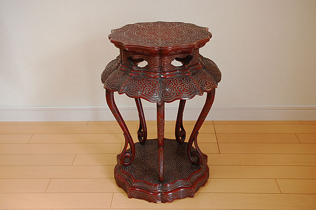 堆朱の花台、掛軸を持ち込み査定＆買取りさせて頂きました。