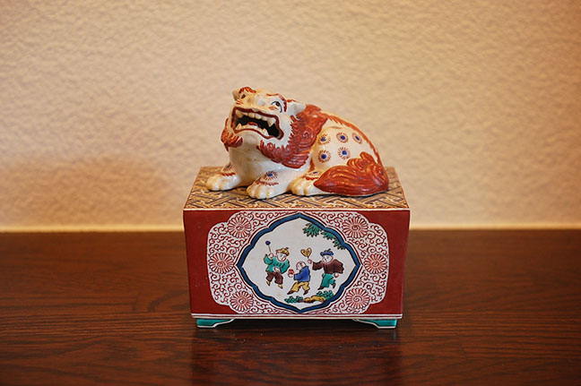 京都府宇治市で徳田八十吉の香炉など骨董品を出張買取させて頂きました。